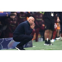 Los fichajes aleatorios del entrenador holandés Sloter han sumido al Liverpool en numerosas adversidades. Los fichajes aleatorios del entrenador holandés Sloter han sumido al Liverpool en numerosas adversidades.